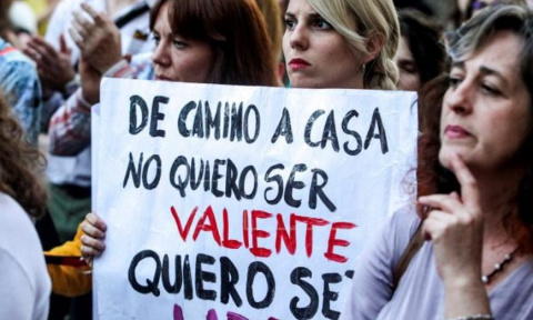 Manifestación contra las violaciones en Canet de Mar (Barcelona). EFE