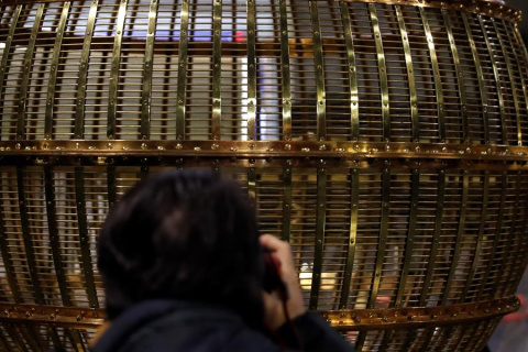 Uno de los bombos de la Lotería de Navidad, en Teatro Real. EFE/Ballesteros Uno de los bombos de la Lotería de Navidad, en Teatro Real. EFE/Ballesteros