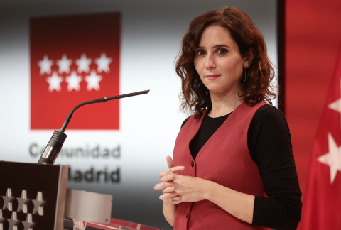  La presidenta de la Comunidad de Madrid, Isabel Díaz Ayuso, en una rueda de prensa después de una reunión con el presidente de la Junta de Castilla y León, en la Real Casa de Correos, a 29 de noviembre de 2021, en Madrid (España)- EUROPA PRESS