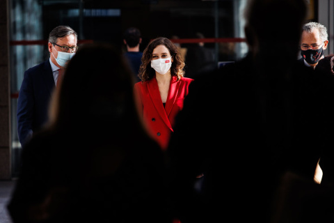 La presidenta de la Comunidad de Madrid, Isabel Díaz Ayuso, a su llegada a la sesión plenaria en la Asamblea de Madrid, a 22 de diciembre de 2021, en Madrid (España).- EUROPA PRESS La presidenta de la Comunidad de Madrid, Isabel Díaz Ayuso, a su llegada a la sesión plenaria en la Asamblea de Madrid, a 22 de diciembre de 2021, en Madrid (España).- EUROPA PRESS