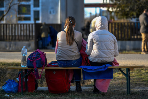 Refugiados de Ucrania llegan al local II. Escuela primaria Rakoczi Ferenc en Tiszabecs, Hungría, 28 de febrero de 2022.- EFE Refugiados de Ucrania llegan al local II. Escuela primaria Rakoczi Ferenc en Tiszabecs, Hungría, 28 de febrero de 2022.- EFE