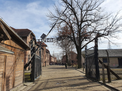 Entrada del campo de concentración de Auschwitz. SERGI TARRÉS Entrada del campo de concentración de Auschwitz. SERGI TARRÉS