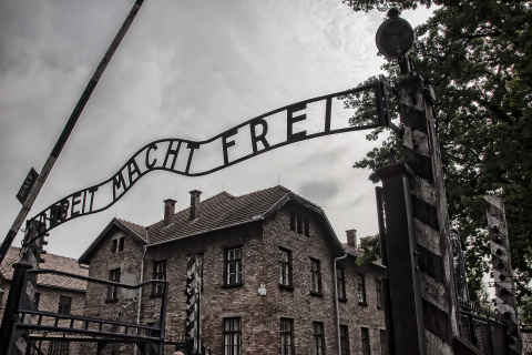 Entrada al campo de exterminio de Auschwitz. 'Arbeit macht frei' (alemán) significa 'El trabajo hace libre'.- Pixabay Entrada al campo de exterminio de Auschwitz. 'Arbeit macht frei' (alemán) significa 'El trabajo hace libre'.- Pixabay