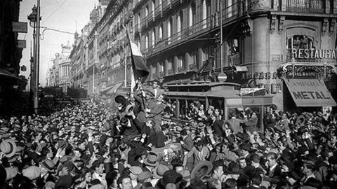 Proclamación de la Segunda República en Madrid, 14 de abril de 1931.- EFE Proclamación de la Segunda República en Madrid, 14 de abril de 1931.- EFE