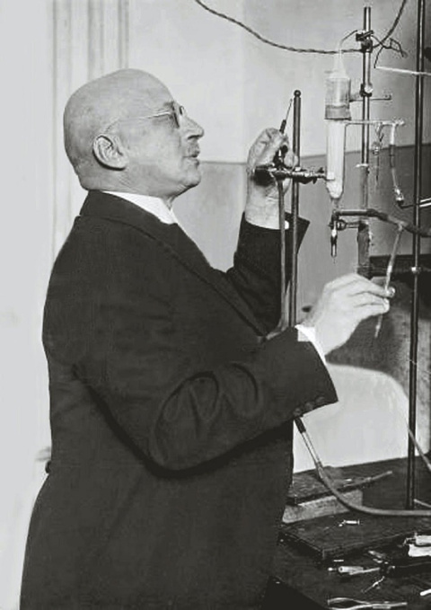 Fritz Haber en el laboratorio de BASF alrededor de 1914. Wikimedia Commons Fritz Haber en el laboratorio de BASF alrededor de 1914. Wikimedia Commons
