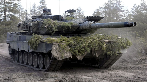  Tanque Leopard de maniobras. (Reuters/Lehtikuva Heikki Saukkomaa )