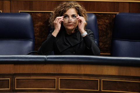 La ministra de Hacienda y Función Pública, María Jesús Montero, durante una sesión plenaria en el Congreso de los Diputados, a 1 de diciembre de 2022, en Madrid (España). -Alejandro Martínez Vélez / Europa Press