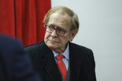 El candidato a presidente del Gobierno en la moción de censura registrada en el Congreso, Ramón Tamames, participa en un coloquio con otros economistas organizado por la Real Academia de Ciencias Morales y Políticas y el Banco de España, este martes El candidato a presidente del Gobierno en la moción de censura registrada en el Congreso, Ramón Tamames, participa en un coloquio con otros economistas organizado por la Real Academia de Ciencias Morales y Políticas y el Banco de España, este martes e