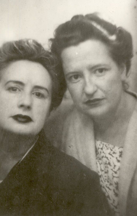 Amanda Junquera junto a Carmen Conde, hacia 1940. Patronato Carmen Conde-Antonio Oliver / Pinterest Amanda Junquera junto a Carmen Conde, hacia 1940. Patronato Carmen Conde-Antonio Oliver / Pinterest