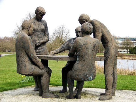 ‘Deliberation’, escultura de Bert Kiewiet. Wikimedia Commons / Ronn, CC BY-SA ‘Deliberation’, escultura de Bert Kiewiet. Wikimedia Commons / Ronn, CC BY-SA