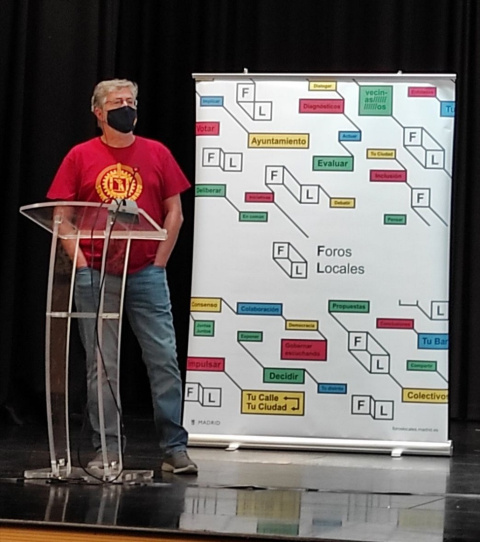 Luis S. Fernández, durante su intervención en el último plenario de Foros Locales del distrito de Latina (Madrid). CEDIDA