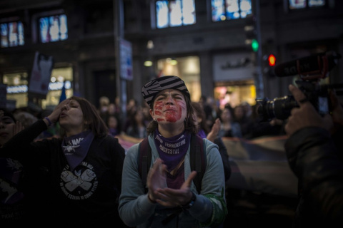  Una joven en una protesta contra la violencia machista en Madrid. Imagen de archivo.- JAIRO VARGAS
