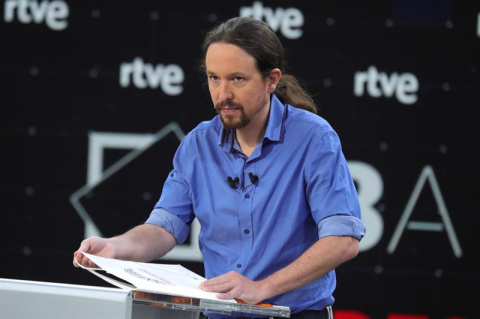 El líder de Unidas Podemos, Pablo Iglesias, antes del comienzo del primer debate a cuatro entre los principales líderes políticos en TVE. EFE/JuanJo Martín
