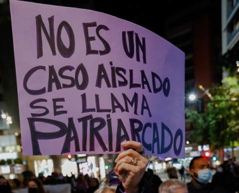  Una persona sostiene una pancarta en una manifestación convocada por la Asamblea Feminista contra la violencia machista, a 25 de noviembre de 2021, en Murcia. Edu Botella / Europa Press