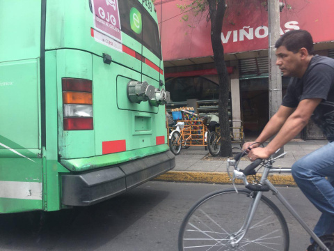 Los atascos hace que mucha gente no pueda siquiera ir y regresar a su casa. También es motivo de que muchas personas no puedan estudiar: salen del trabajo pero no llegan a las clases. Una tarea pendiente, transporte popular eficiente. Los atascos hace que mucha gente no pueda siquiera ir y regresar a su casa. También es motivo de que muchas personas no puedan estudiar: salen del trabajo pero no llegan a las clases. Una tarea pendiente, transporte popular eficiente.