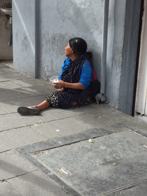 No hace falta esconder la pierna. La pobreza grita sin ponerle altavoces. No hace falta esconder la pierna. La pobreza grita sin ponerle altavoces.