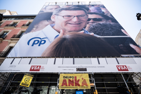 Una lona colgada por parte del PP, a 14 de julio de 2023, en Madrid (España). Diego Radamés / Europa Press Una lona colgada por parte del PP, a 14 de julio de 2023, en Madrid (España). Diego Radamés / Europa Press
