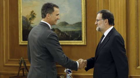 GRA360 - MADRID 22 01 16 - El Rey Felipe VI recibe hoy al presidente del Gobierno en funciones y lider del PP Mariano Rajoy durante la ronda de consultas para proponer un candidato a la Presidencia del Gobierno EFE BALLESTEROS POOL
