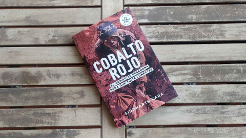 ‘Cobalto rojo’ desentraña el opaco entramado de toda la cadena de suministro global de este mineral necesario para las baterías de litio. – D.B.