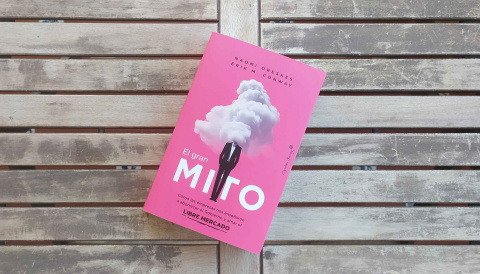 ‘El gran mito’ bien podría haberse titulado El gran timo, por la cantidad de bulos y propaganda neoliberal utilizada para defender el mercado libre. - DB ‘El gran mito’ bien podría haberse titulado El gran timo, por la cantidad de bulos y propaganda neoliberal utilizada para defender el mercado libre. - DB