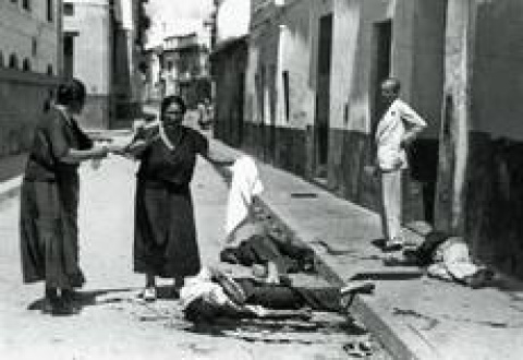imagen.php_.jpg-Mujeres-lloran-en-triana.jpg Muerte en Triana