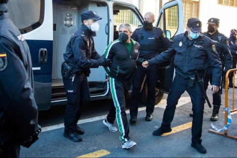  Bernardo Montoya, acusado de la agresión sexual y asesinato de Laura Luelmo, llega a la Audiencia de Huelva a 15 de noviembre 2021 en Huelva. - A. Pérez / Europa Press