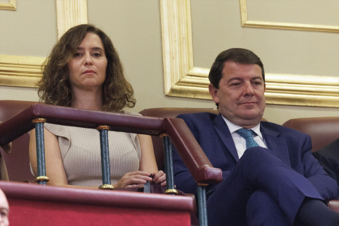 La presidenta de la Comunidad de Madrid Isabel Díaz Ayuso durante la primera sesión del debate de investidura del líder del PP en el Congreso de los Diputados. -EDUARDO PARRA / Europa Press