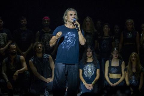 El músico, productor, y director de escena, Nacho Cano, interviene durante la presentación de la segunda temporada de su musical ‘Malinche’, en el recinto ferial de la Feria de Madrid, IFEMA Madrid. EUROPA PRESS/Juan Barbosa
