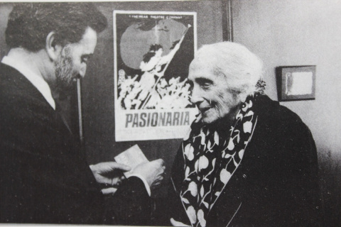 Julio Anguita y La Pasionaria, en una imagen de archivo Julio Anguita y La Pasionaria, en una imagen de archivo