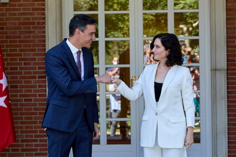 Pedro Sánchez recibe a Isabel Díaz Ayuso en La Moncloa el pasado mes de julio.- J. Hellín / Europa Press