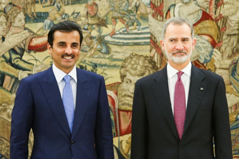  El jeque Al-Thani con el rey Felipe VI. - Isabel Infantes / Reuters