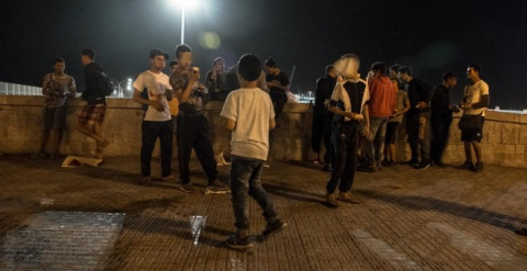 Jóvenes y menores extranjeros que viven en las calles de Melilla.- José Palazón/PRODEIN