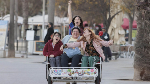 Anna Marchessi, Coria Castillo, Anna Castillo y Natalia de Molina en la serie 'Fácil'.