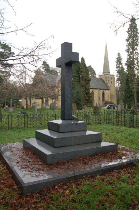 Tumba de Ramón Cabrera junto a la iglesia Christ Church, de Virginia Water, condado de Surrey, Inglaterra. Tumba de Ramón Cabrera junto a la iglesia Christ Church, de Virginia Water, condado de Surrey, Inglaterra.