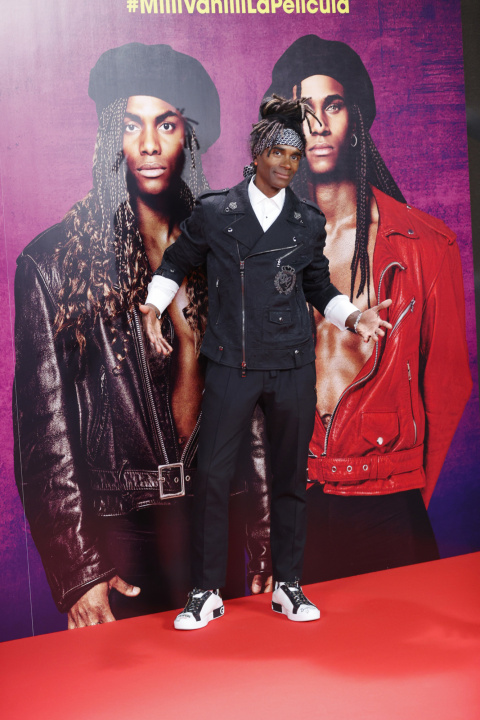 El cantante y modelo francés Fabrice Morvan, componente del dúo Milli Vanilli, posa para los medios a su llegada al estreno de la película “Milli Vanilli: girl you know it´s true”, en Madrid. EFE/ J.P. Gandul