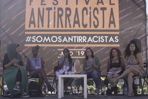  Miriam Hatibi, Artemisa Semedo, Georgina Marcelino, Violeta Assiego, Jeanette Tineo y Pastora Filigrana. FOTO: Ricardo Quesada.