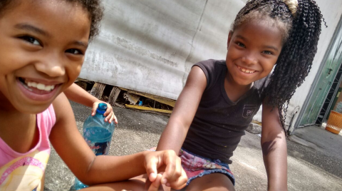 Vitor Grilo. El grupo 'Jardines suspensos' hizo un taller en Maré para niños y jóvenes.