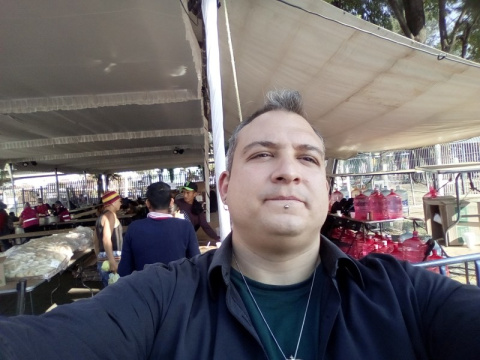EL MÚSICO JOSÉ RIAZA DURANTE SU VISITA AL CAMPAMENTO DE LOS MIGRANTES CENTROAMERICANOS EN CIUDAD DE MÉXICO. EL MÚSICO JOSÉ RIAZA DURANTE SU VISITA AL CAMPAMENTO DE LOS MIGRANTES CENTROAMERICANOS EN CIUDAD DE MÉXICO.