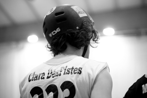 'Clara DesPistes' observa atenta a sus compañeras durante un descanso.- CHRISTIAN GONZÁLEZ 'Clara DesPistes' observa atenta a sus compañeras durante un descanso.- CHRISTIAN GONZÁLEZ