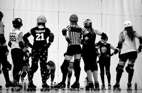 La entrenadora explica a sus chicas un ejercicio.- CHRISTIAN GONZÁLEZ La entrenadora explica a sus chicas un ejercicio.- CHRISTIAN GONZÁLEZ