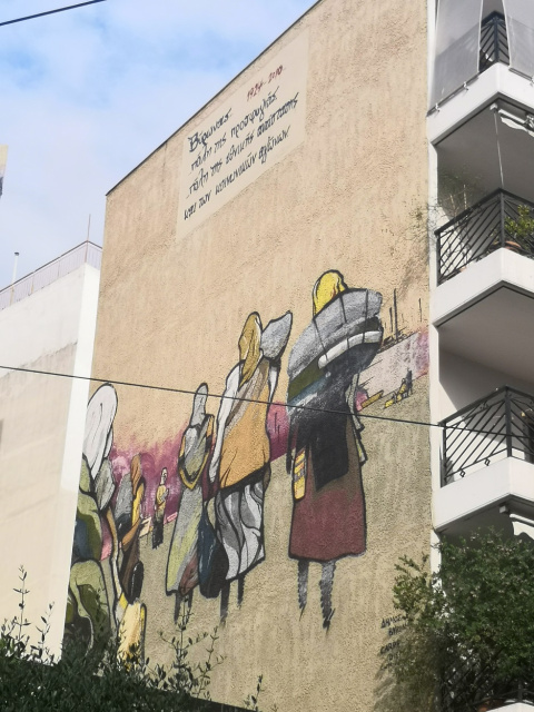 Grafiti en un edificio de Atenas dónde se puede leer: “Vironas (zona de la capital) distrito de inmigración. Ciudad de resurrección nacional y luchas sociales” Grafiti en un edificio de Atenas dónde se puede leer: “Vironas (zona de la capital) distrito de inmigración. Ciudad de resurrección nacional y luchas sociales”