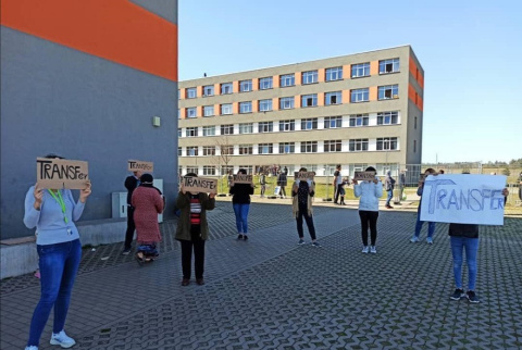 Reivindicación personas refugiadas en Zast solicitando el traslado del campo debido a la inseguridad y falta de medidas frente a la pandemia del COVID19 Reivindicación personas refugiadas en Zast solicitando el traslado del campo debido a la inseguridad y falta de medidas frente a la pandemia del COVID19