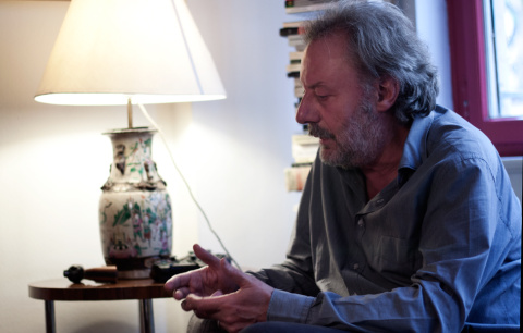 Llamazares, durante la conversación en el salón de su casa.- JAIRO VARGAS Llamazares, durante la conversación en el salón de su casa.- JAIRO VARGAS