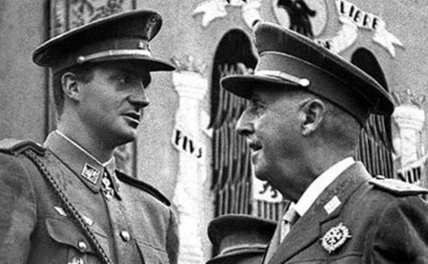 El rey emérito, Juan Carlos I, junto al dictador Francisco Franco