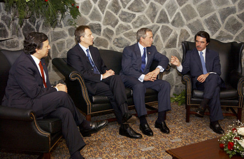Bush_Barroso_Blair_Aznar_at_Azores.jpg Bush,_Barroso,_Blair,_Aznar_at_Azores