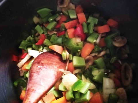 Elaboración sopa minestrone