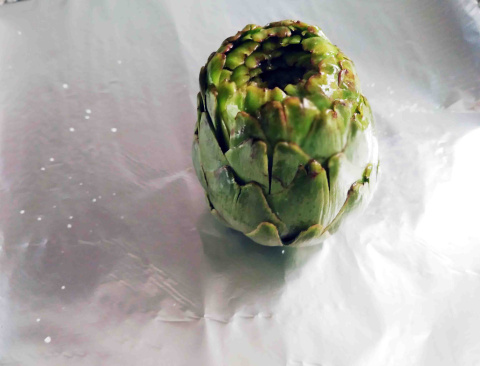 alcachofa-horno-papel-aluminio.jpg Alcachofa preparada para el horno.