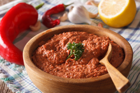 Muhammara o crema de pimientos. muhammara o crema de pimientos