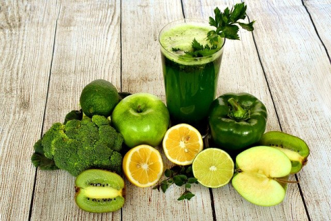 Smoothie o batido verde. Marijana1 en Pixabay. smoothie o batido verde.