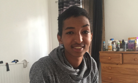 Alexander Tekle, de 18 años, se quitó la vida en junio del 2018 en el Reino Unido Alexander Tekle, de 18 años, se quitó la vida en junio del 2018 en el Reino Unido